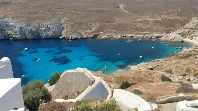 Itinéraire idéal pour un séjour de 19 nuits dans les Cyclades : Du nord au sud, quelles îles choisir pour les amoureux de la nature et de la randonnée ?