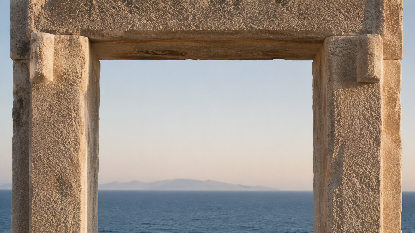 Chora de Naxos et la Portara au coucher du soleil