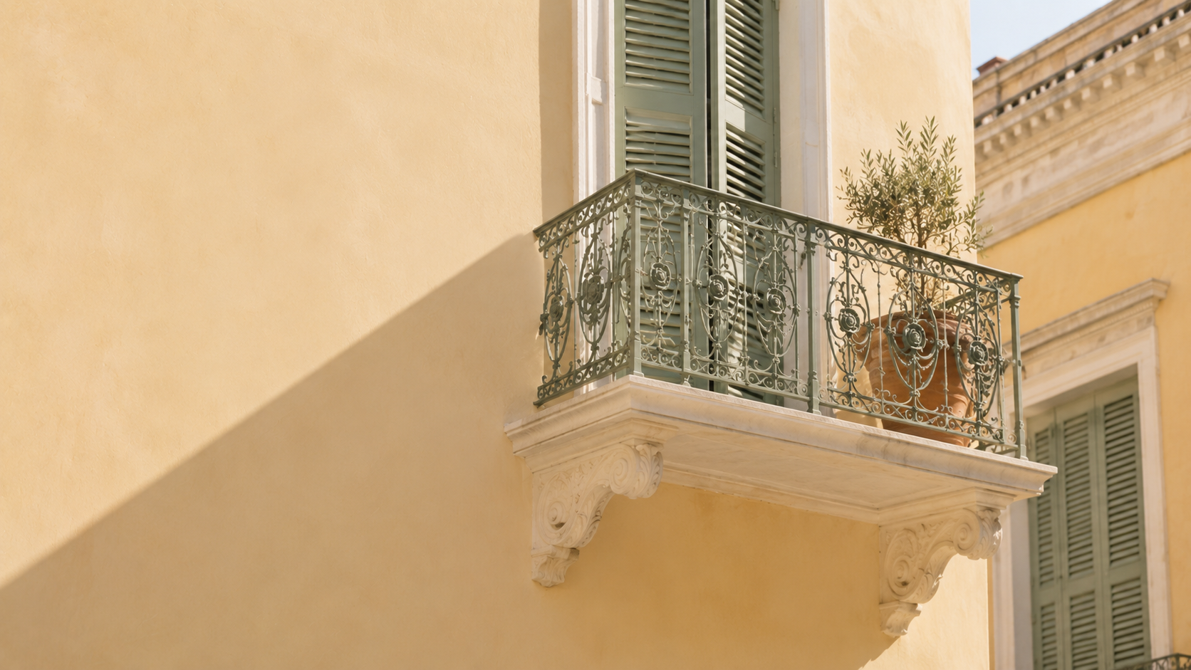 Vue d'Ermoupoli, capitale néoclassique de Syros, depuis le port