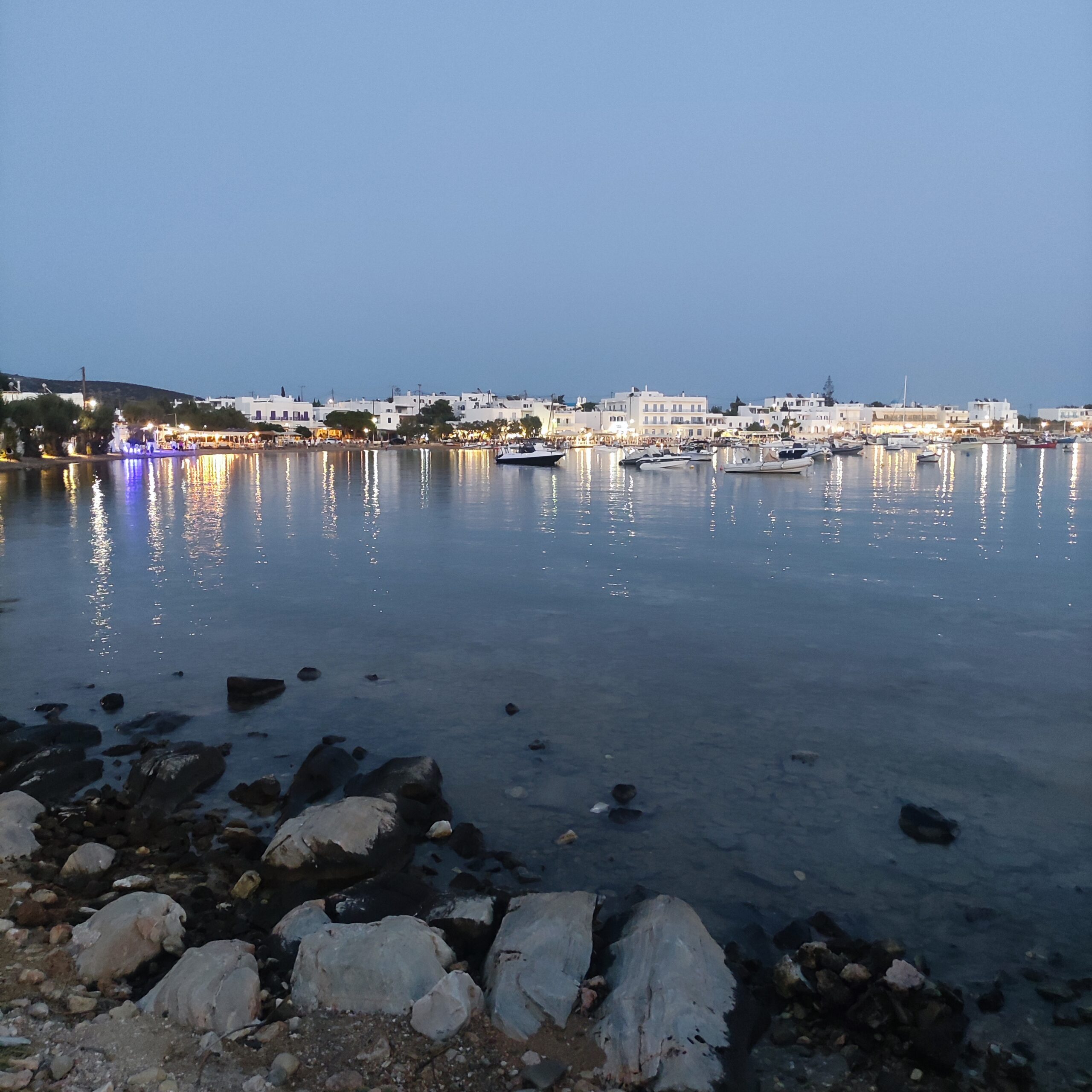 Vue sur la mer à Paros.